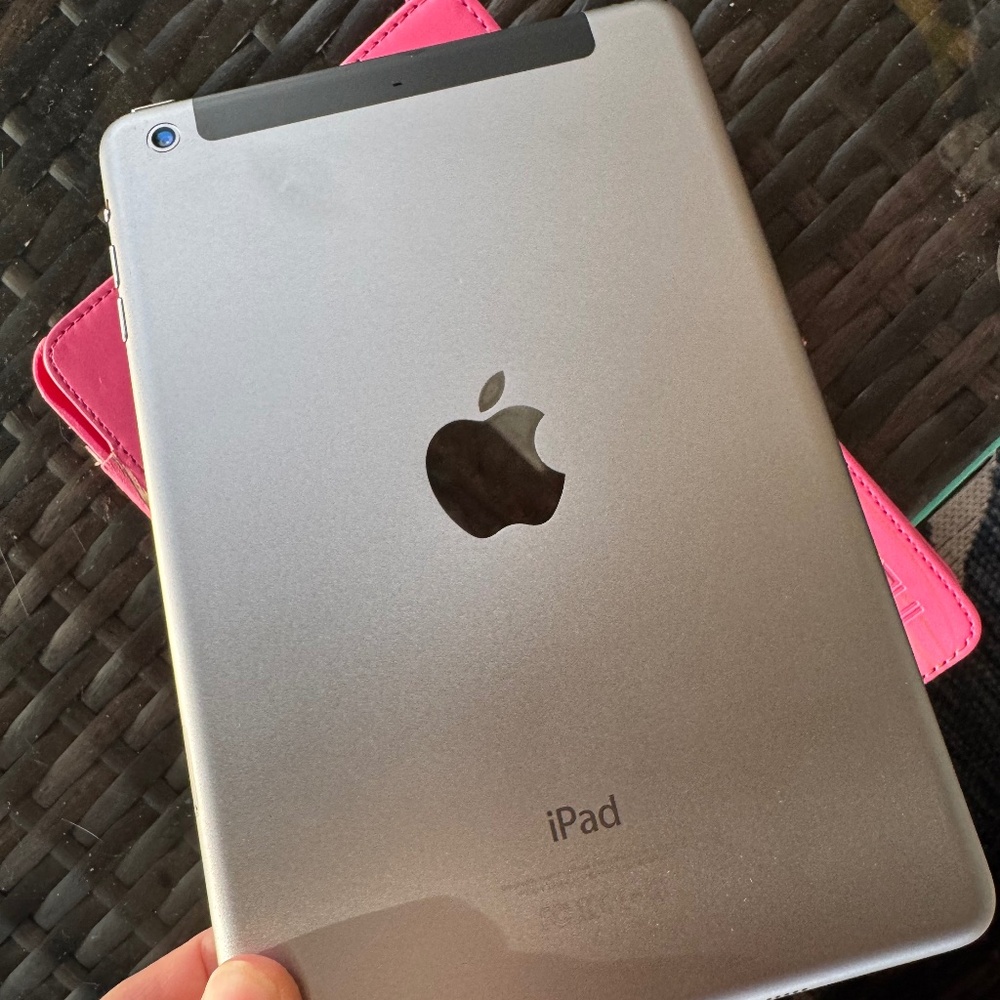 Apple iPad Mini – 16GB, Wi-Fi + Cellular (AT&T), Space Gray